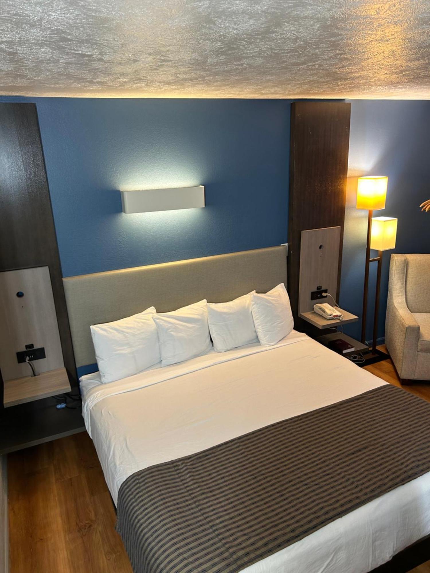 Rodeway Inn 임포리아 외부 사진